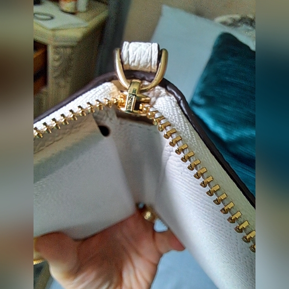 NWT Coach Gold Chalk Discontinued Leather Limited Edition Long Zip Around Wallet - Picture 5 of 13